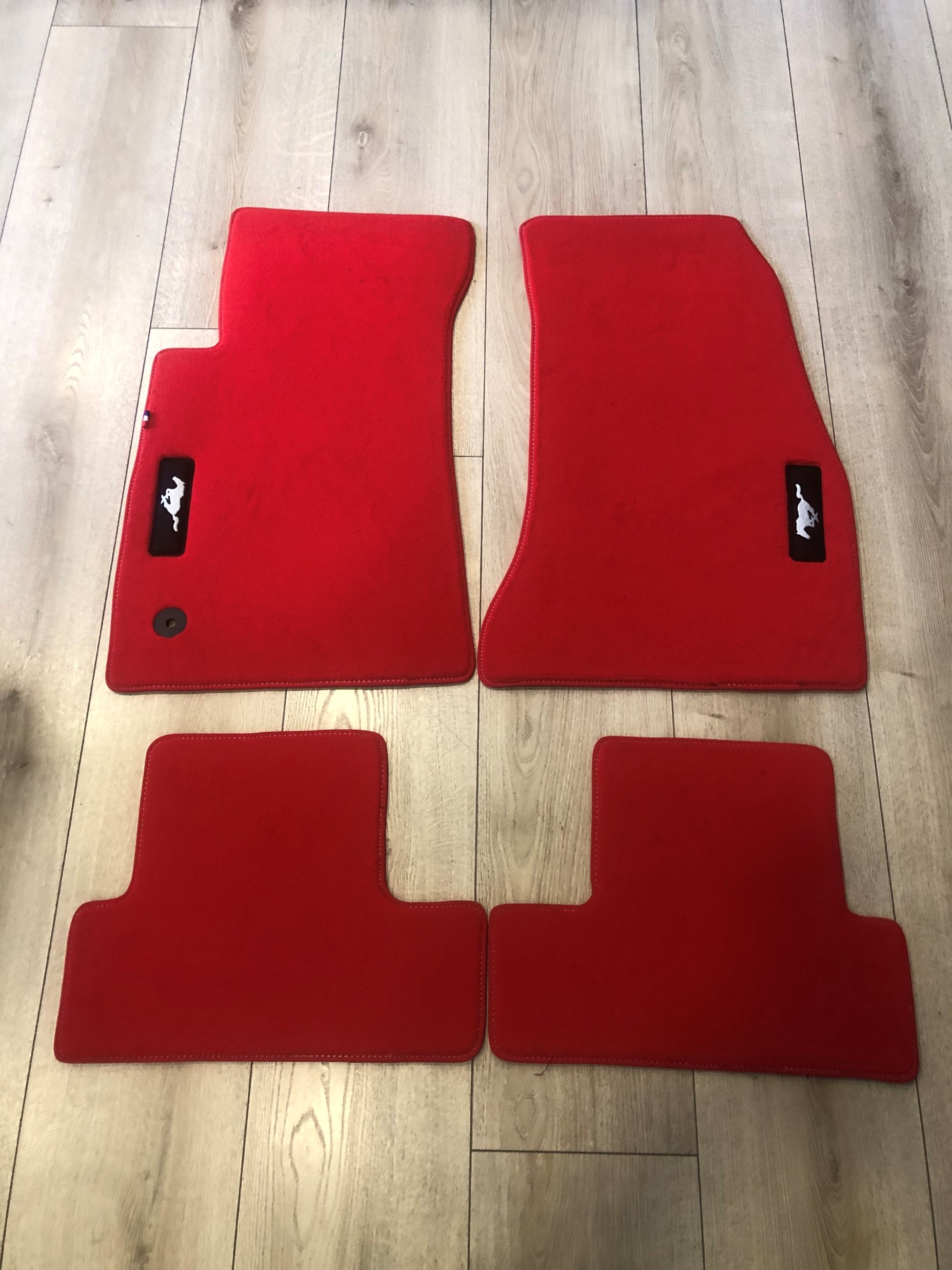 Gabarit FORD MUSTANG V Cabriolet et Coupé - Avec 1 fixation sur tapis conducteur